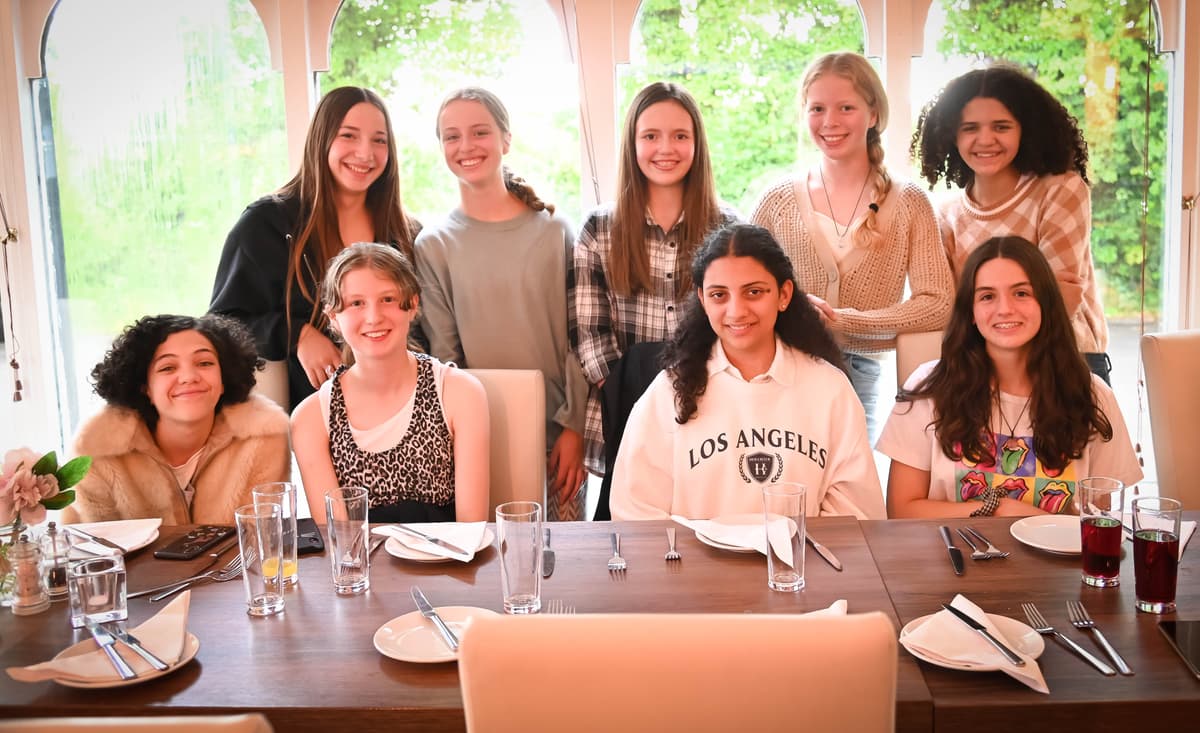Students dining with host families